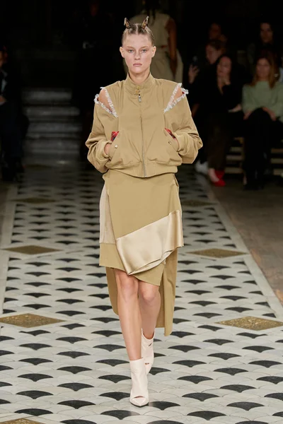 Look 28